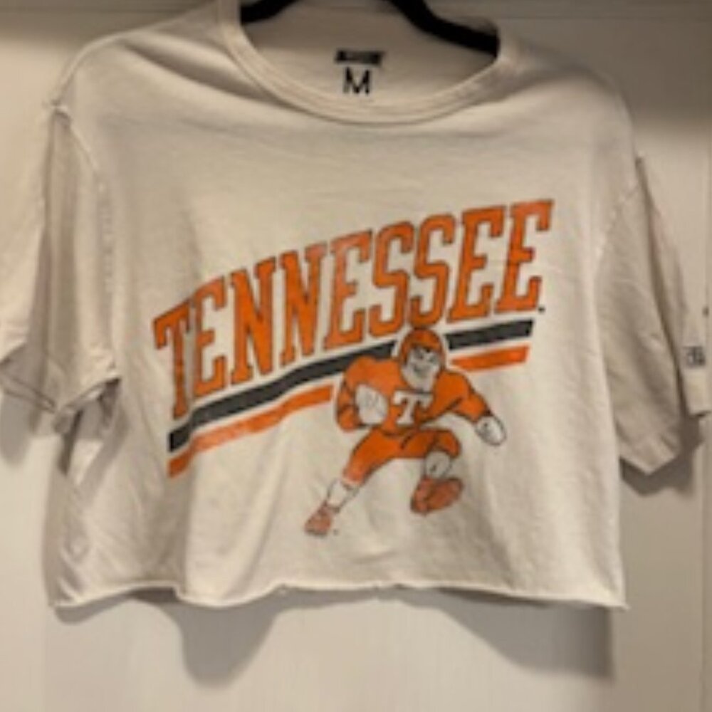 University of Tennessee Women's Cropped Tee With Football Player Size Medium